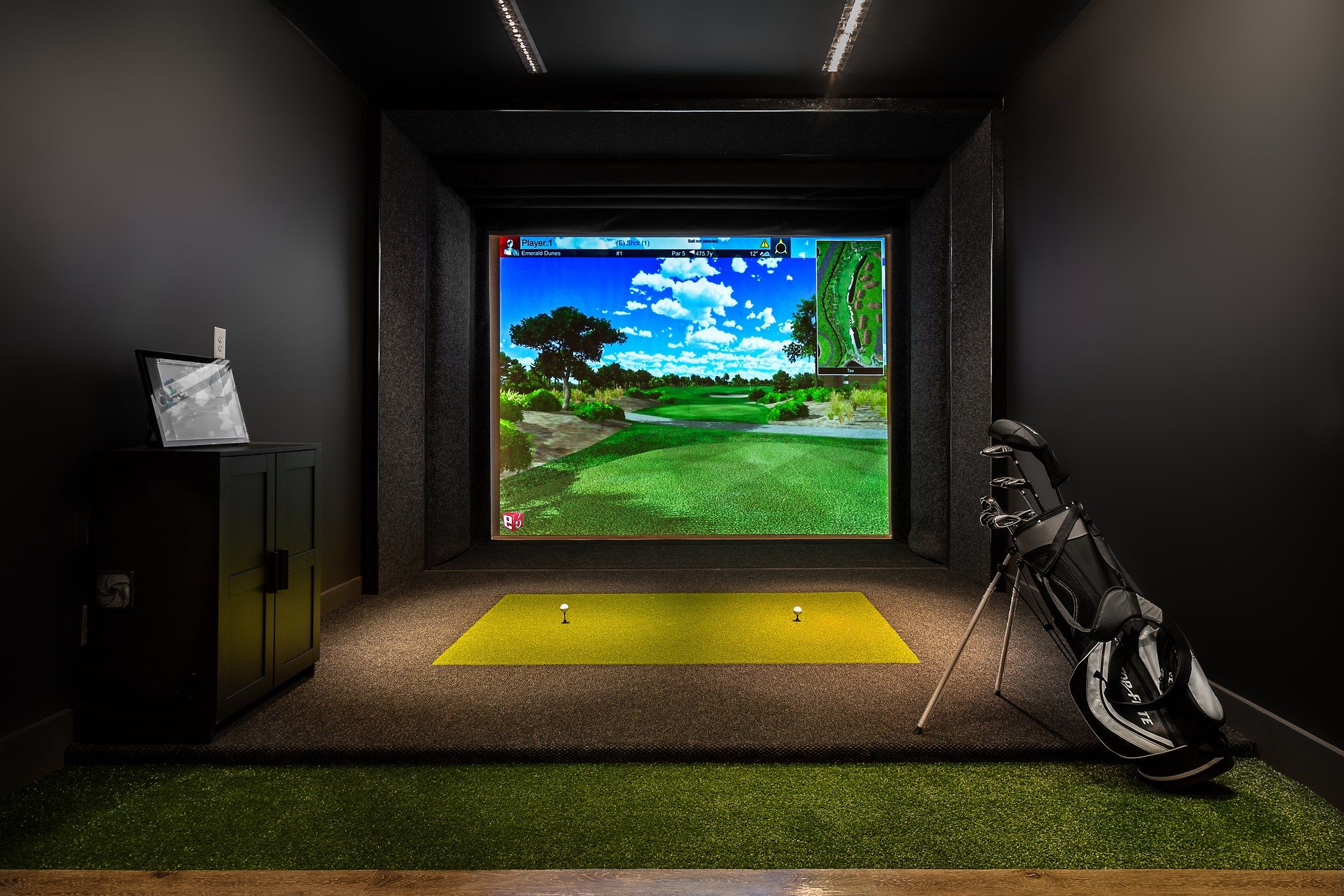 Golf simulator with bag of golf clubs